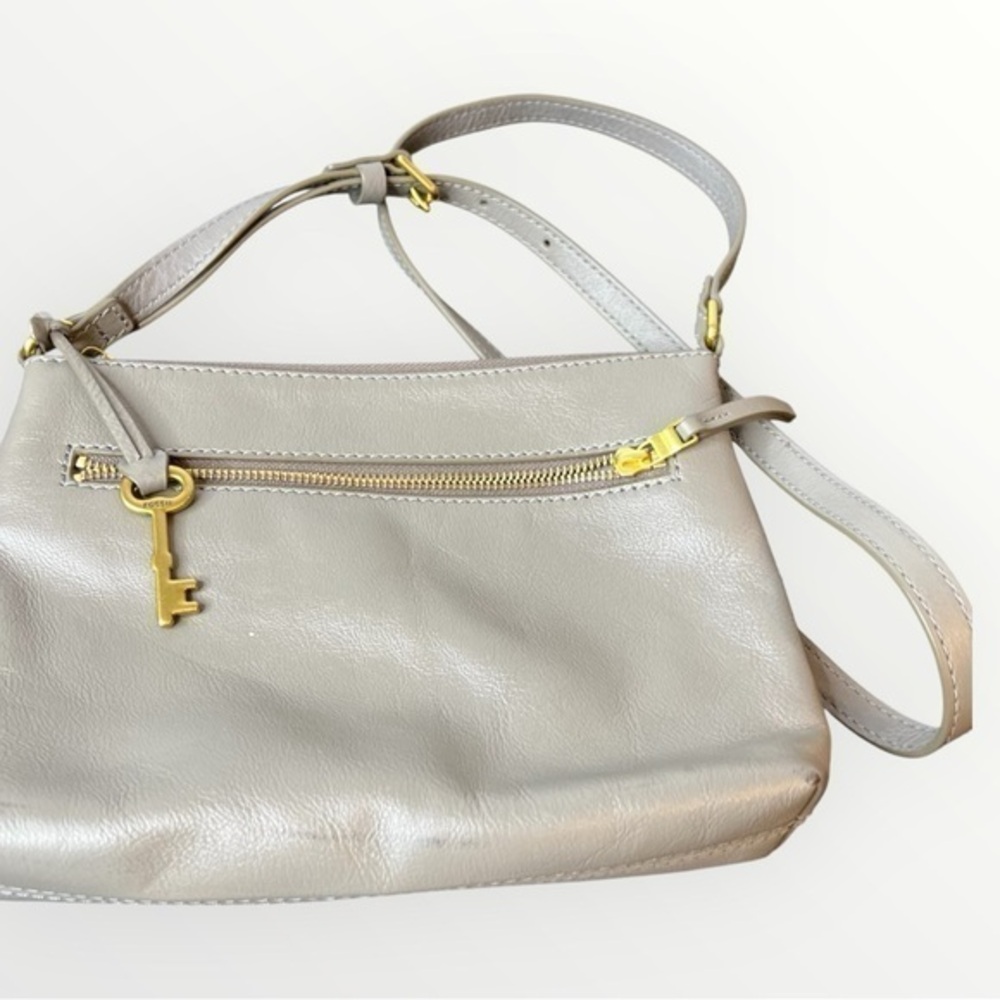 Fossil key charm crossbody in Gray Leather Shoulder Bag